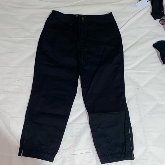 Lisa Rinna Capri Cropped Twill Cargo Jogger Pants - Picture 3 of 9